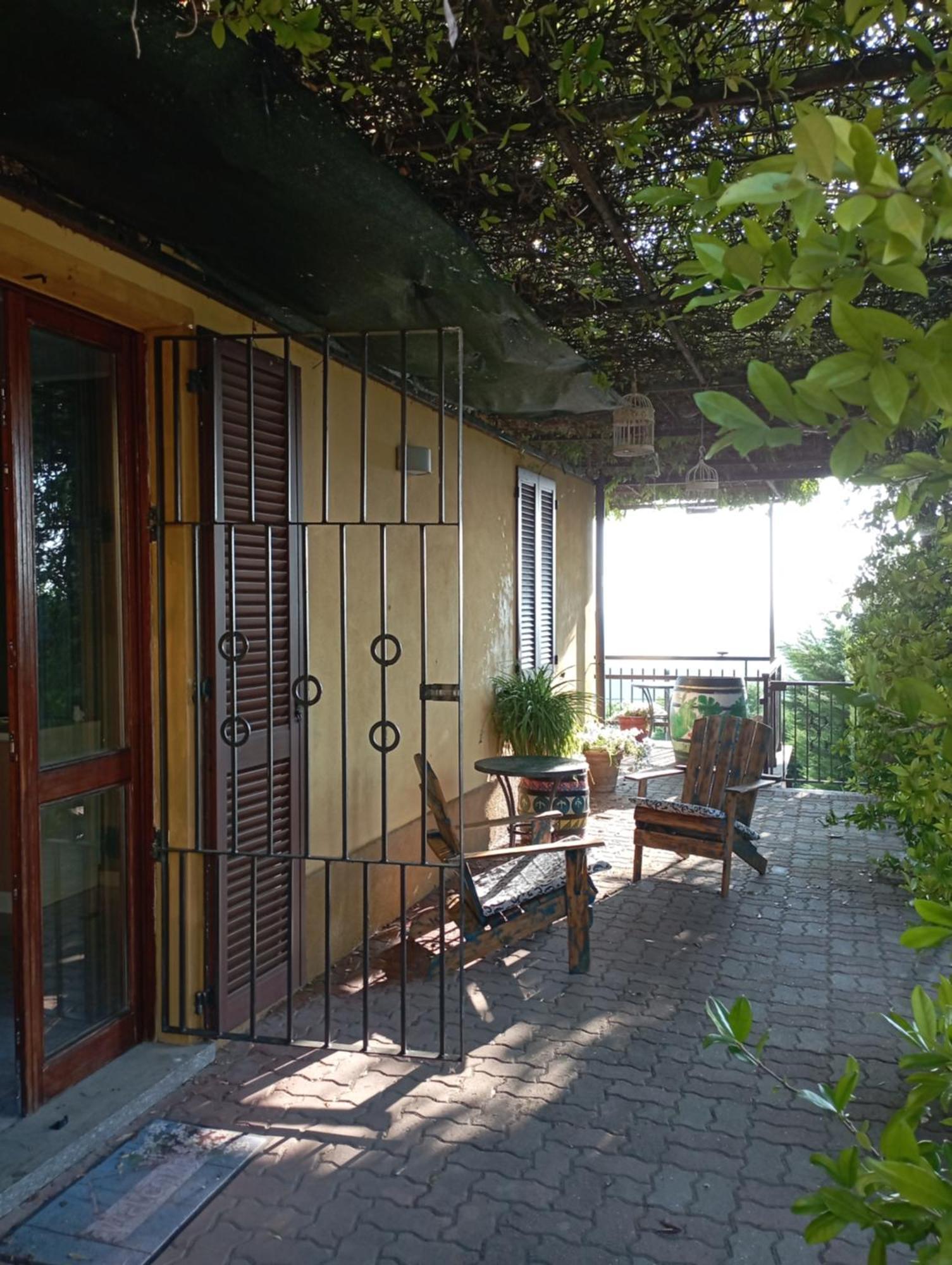 Casa Vacanza Il Colle Del Vento Calosso Eksteriør billede